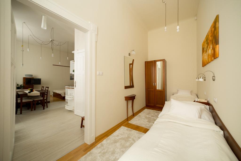 Family Buddha Apartment Budapest Ngoại thất bức ảnh