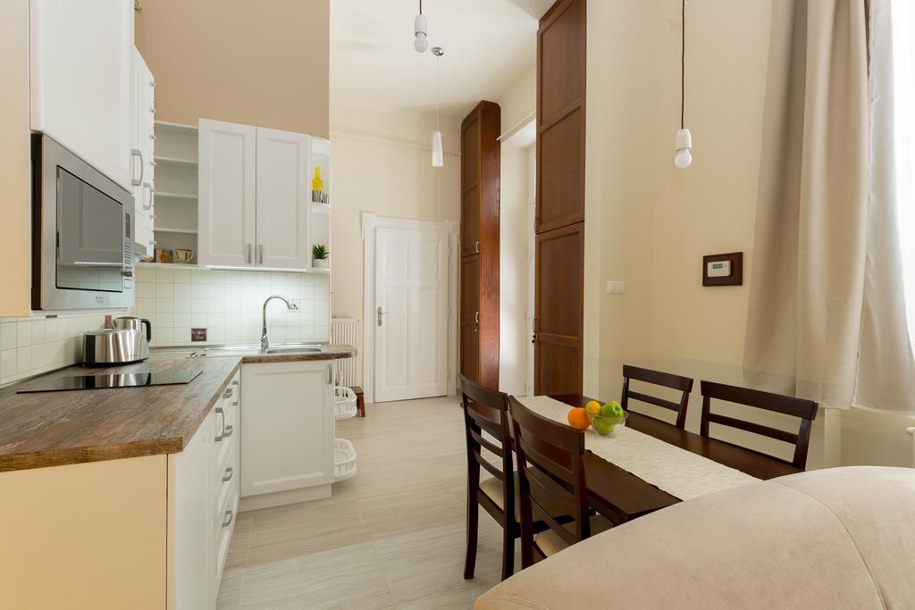 Family Buddha Apartment Budapest Ngoại thất bức ảnh